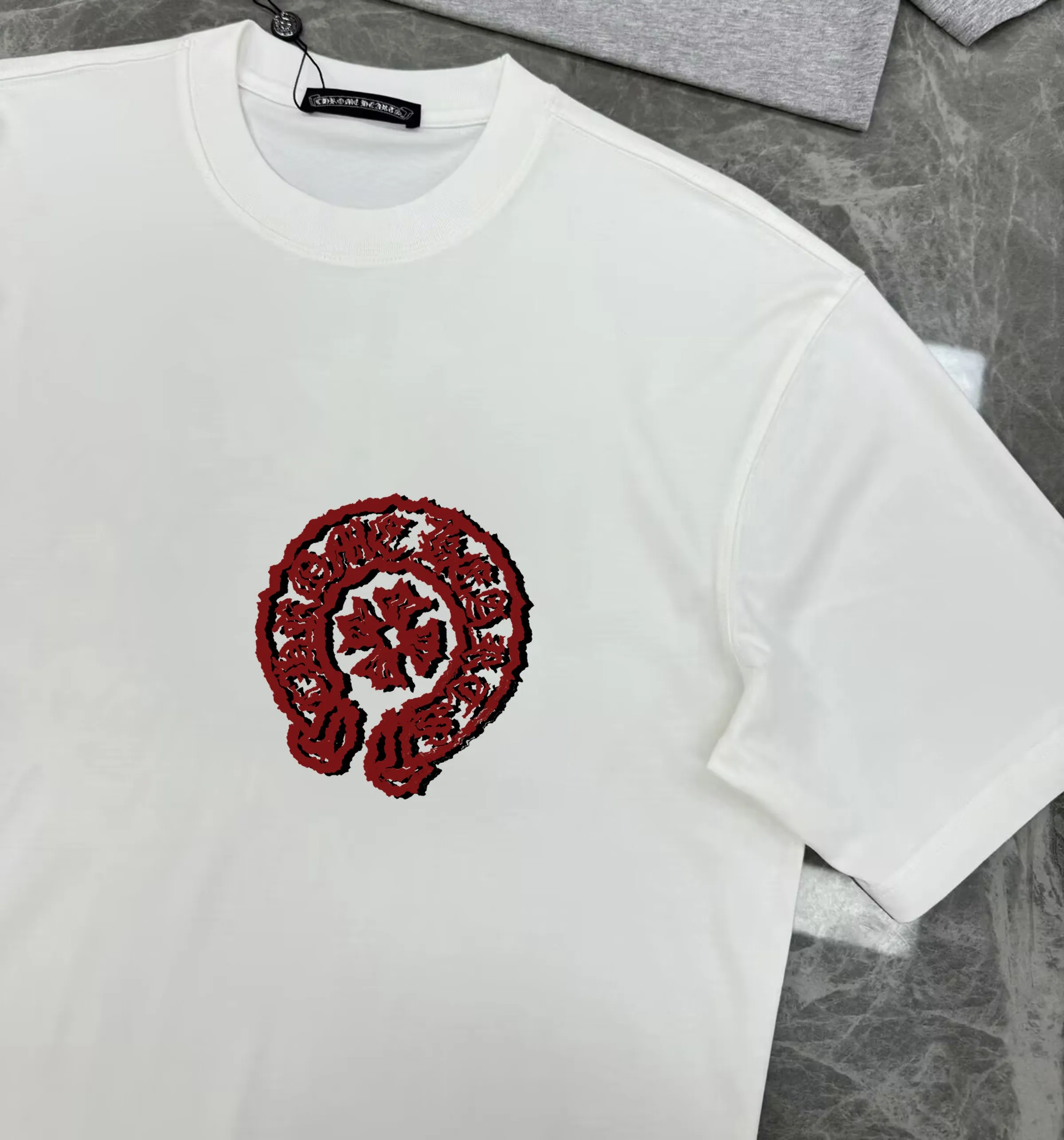 🅿️190 Crow Heart’s new summer T-shirt! This Sanskrit cross printed round neck short sleeves is simply a must-have for fashionistas. Salona cotton fabric is super comfortable, soft and skin-friendly, and has excellent breathability, making it perfect for summer wear. The Sanskrit cross print design on it is amazing, full of mystery and high-end, and the details are so exquisite that it makes people scream. It is worthy of Kroxin, and it vividly interprets the trend and personality. The loose fit is super friendly to all body shapes, covers the flesh and is comfortable, and looks good no matter how you wear it. Pair it with jeans and you'll look cool on the street. Pair it with sweatpants and you'll instantly look energetic and trendy. When you wear it and go out, you will feel like you are the spokesperson of fashion, and it will definitely turn heads. Color: black, white Size: S-2XL
